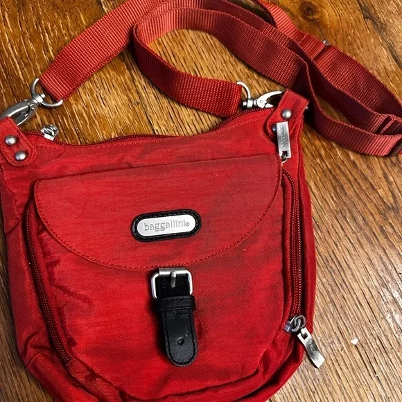 Baggallini Uptown Crossbody Bag with RFID Phone Wristlet – Red Nylon (EUC) - Picture 1 of 4